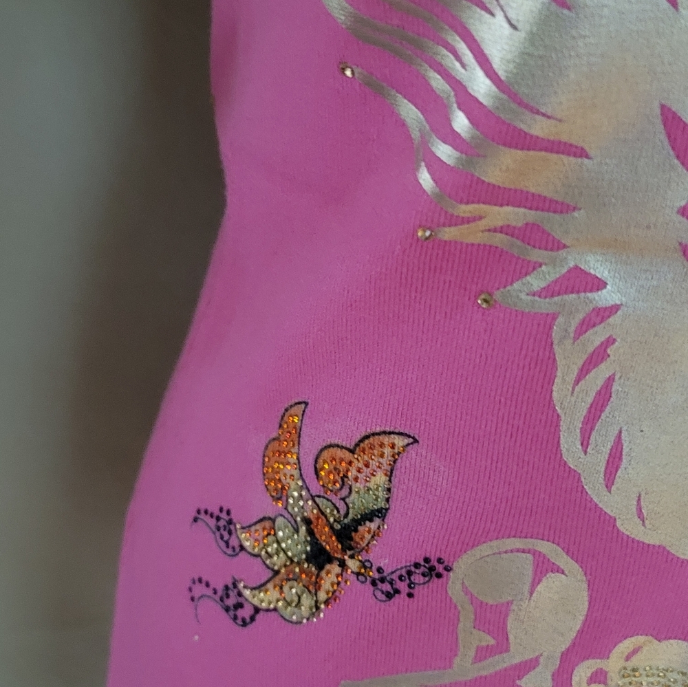Pink Graphic V-Neck Women Top - Picture 3 of 10